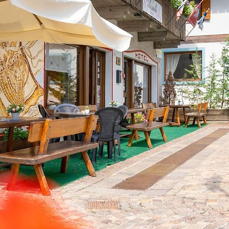 אלגה Hotel Alle Alpi מראה חיצוני תמונה
