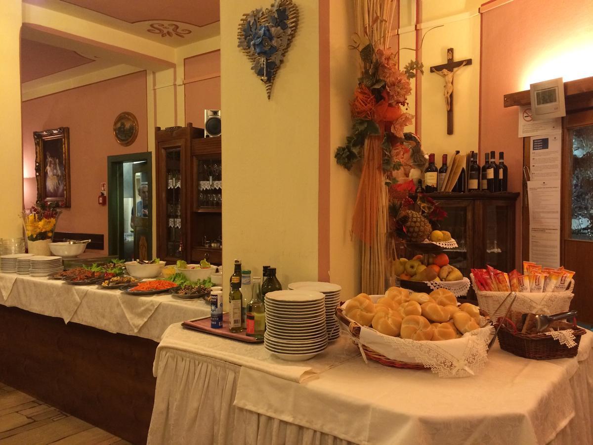 אלגה Hotel Alle Alpi מראה חיצוני תמונה